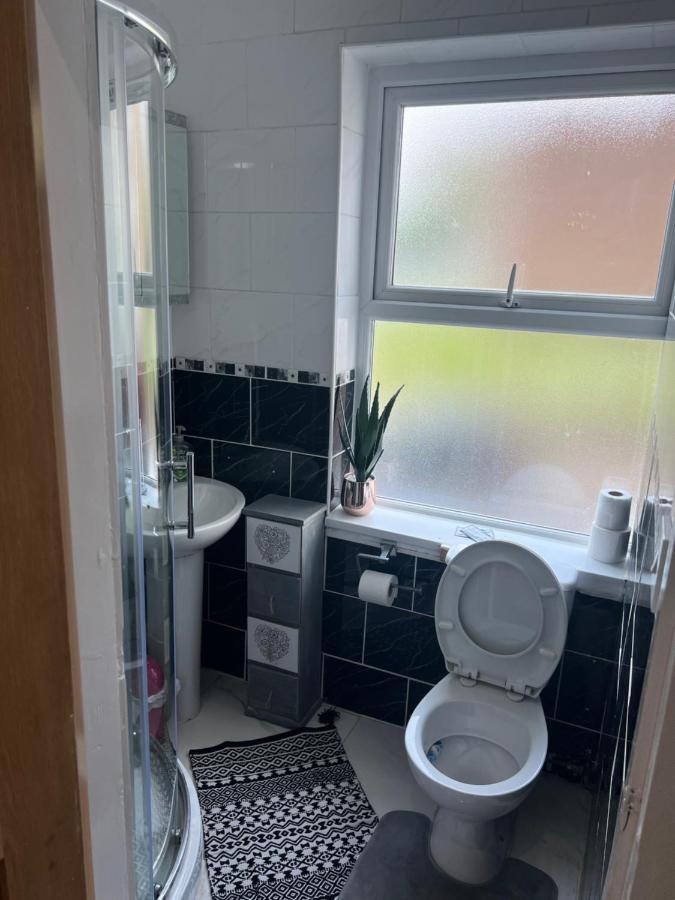 Zams Rooms Stoke-on-Trent ภายนอก รูปภาพ