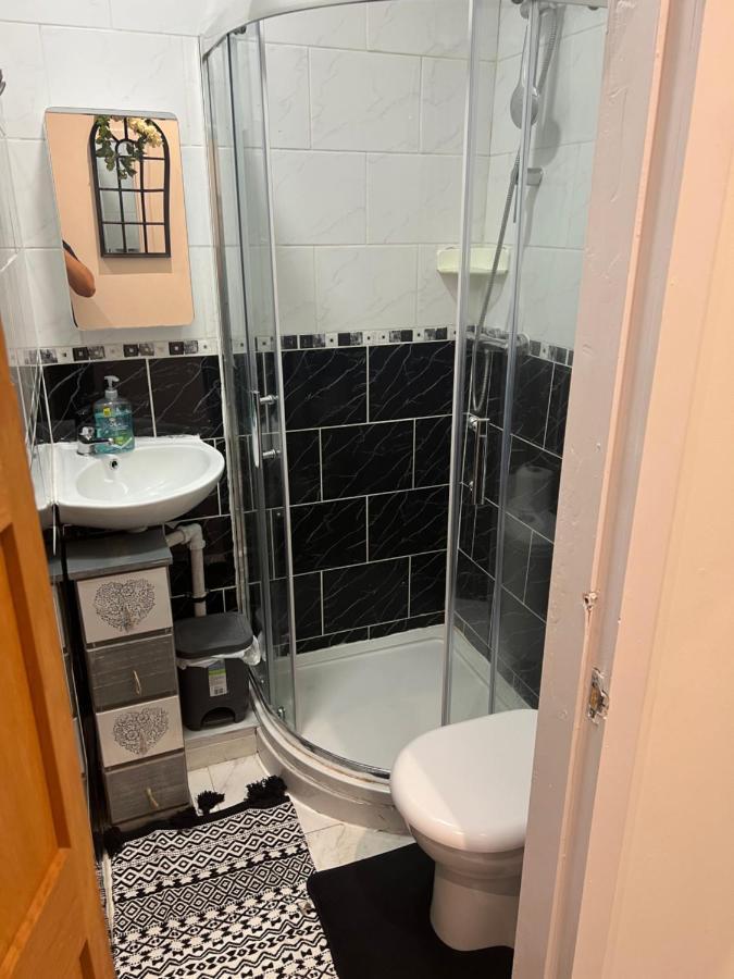 Zams Rooms Stoke-on-Trent ภายนอก รูปภาพ
