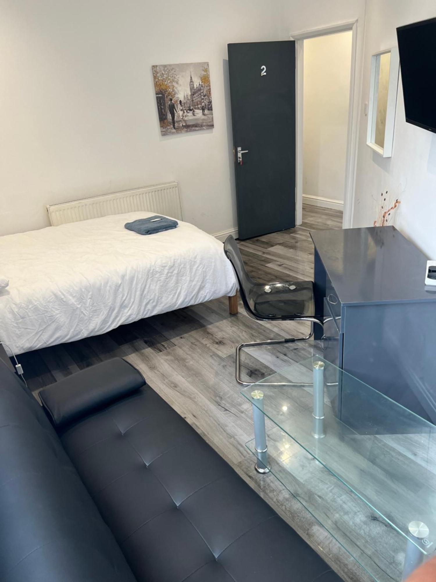 Zams Rooms Stoke-on-Trent ภายนอก รูปภาพ